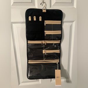 Béis Hanging Jewelry Case
